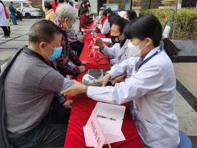 學(xué)雷鋒，迎三八——黃河科技學(xué)院附屬醫(yī)院大型義診與健康咨詢活動(dòng)紀(jì)實(shí)